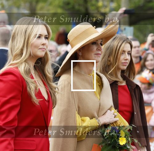 Dokkum 27 april 2026
Koningsdag is dit jaar in Dokkum . Namens de koninklijke familie zijn aanwezig : Koning Willem Alexander Koningin Maxima Prinses Amalia Prinses Alexia Prinses Ariane Prins Constantijn Prinses Laurentien Prins Maurits Prinses Marilene Prins Bernhard Prins Floris Prinses Aimee Prins Pieter Christiaan en Prinses Anita .