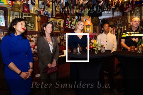 AMSTERDAM 16 en 17 april 2026
Prinses Amalia brengt op uitnodiging van burgemeester Halsema een bezoek aan Amsterdam.Bezoek aan het nachtleven Bar San Francisco en  Club Nachbar  De Prinses maakt tijdens het tweedaagse bezoek nader kennis met diverse sectoren en wordt bijgepraat over actuele onderwerpen als wetenschap, sport, cultuur, wonen en sociale verbondenheid. Ook loopt ze een avond met de politie van Amsterdam mee.