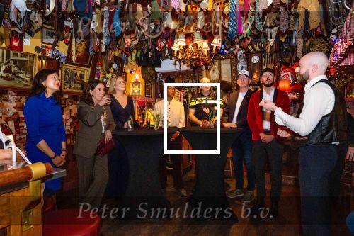 AMSTERDAM 16 en 17 april 2026
Prinses Amalia brengt op uitnodiging van burgemeester Halsema een bezoek aan Amsterdam.Bezoek aan het nachtleven Bar San Francisco en  Club Nachbar  De Prinses maakt tijdens het tweedaagse bezoek nader kennis met diverse sectoren en wordt bijgepraat over actuele onderwerpen als wetenschap, sport, cultuur, wonen en sociale verbondenheid. Ook loopt ze een avond met de politie van Amsterdam mee.