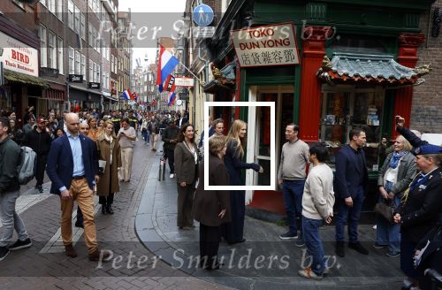 Amsterdam 17 april 2027
Prinses Amalia bezoekt op uitnodiging van Burgemeester Femke Halsema diverse plekken in Amsterdam waaronder os de Zeedijk / wallen .