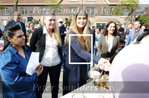 Amsterdam 17 april 2027
Prinses Amalia bezoekt op uitnodiging van Burgemeester Femke Halsema diverse plekken in Amsterdam waaronder os de Zeedijk / wallen .