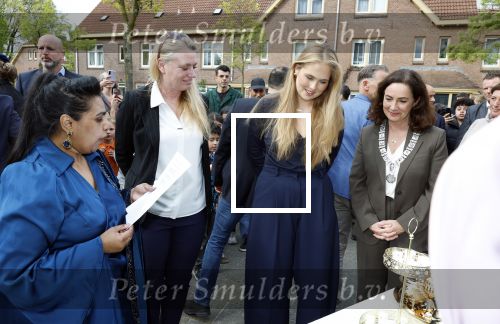 Amsterdam 17 april 2027
Prinses Amalia bezoekt op uitnodiging van Burgemeester Femke Halsema diverse plekken in Amsterdam waaronder os de Zeedijk / wallen .