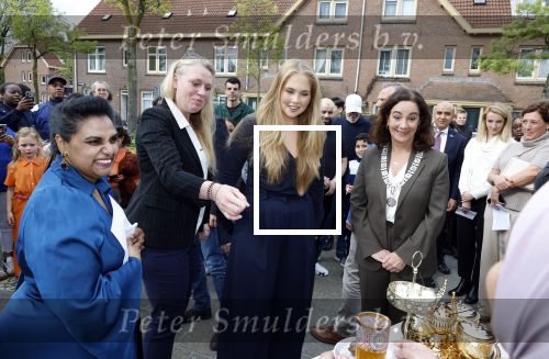 Amsterdam 17 april 2027
Prinses Amalia bezoekt op uitnodiging van Burgemeester Femke Halsema diverse plekken in Amsterdam waaronder os de Zeedijk / wallen .