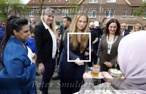 Amsterdam 17 april 2027
Prinses Amalia bezoekt op uitnodiging van Burgemeester Femke Halsema diverse plekken in Amsterdam waaronder os de Zeedijk / wallen .