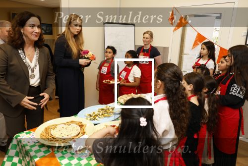 Amsterdam 17 april 2027
Prinses Amalia bezoekt op uitnodiging van Burgemeester Femke Halsema diverse plekken in Amsterdam waaronder os de Zeedijk / wallen .