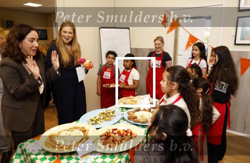 Amsterdam 17 april 2027
Prinses Amalia bezoekt op uitnodiging van Burgemeester Femke Halsema diverse plekken in Amsterdam waaronder os de Zeedijk / wallen .