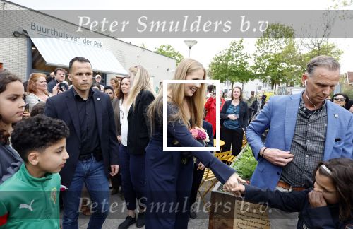 Amsterdam 17 april 2027
Prinses Amalia bezoekt op uitnodiging van Burgemeester Femke Halsema diverse plekken in Amsterdam waaronder os de Zeedijk / wallen .