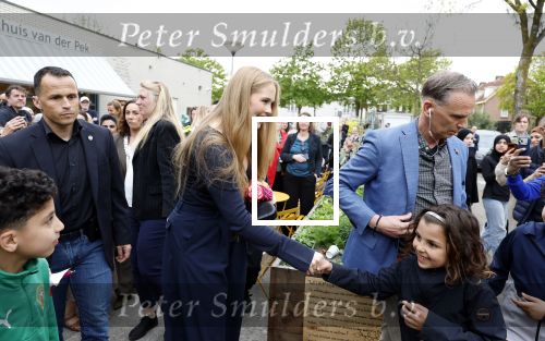 Amsterdam 17 april 2027
Prinses Amalia bezoekt op uitnodiging van Burgemeester Femke Halsema diverse plekken in Amsterdam waaronder os de Zeedijk / wallen .