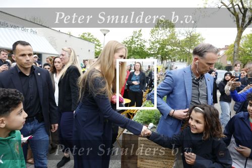 Amsterdam 17 april 2027
Prinses Amalia bezoekt op uitnodiging van Burgemeester Femke Halsema diverse plekken in Amsterdam waaronder os de Zeedijk / wallen .