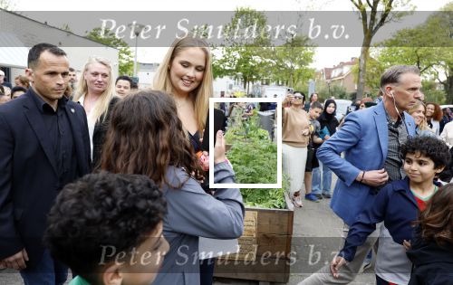 Amsterdam 17 april 2027
Prinses Amalia bezoekt op uitnodiging van Burgemeester Femke Halsema diverse plekken in Amsterdam waaronder os de Zeedijk / wallen .