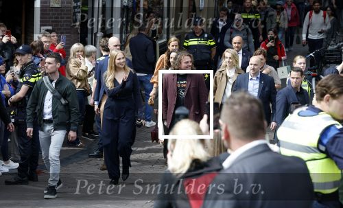 Amsterdam 17 april 2027
Prinses Amalia bezoekt op uitnodiging van Burgemeester Femke Halsema diverse plekken in Amsterdam waaronder os de Zeedijk / wallen .