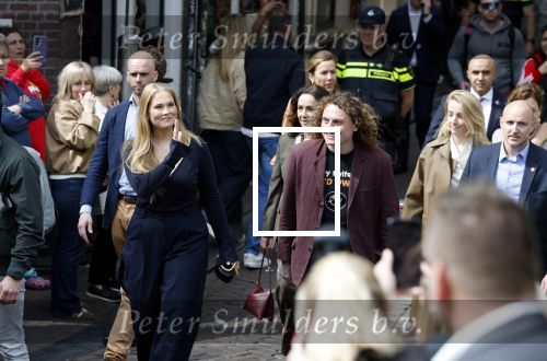 Amsterdam 17 april 2027
Prinses Amalia bezoekt op uitnodiging van Burgemeester Femke Halsema diverse plekken in Amsterdam waaronder os de Zeedijk / wallen .
