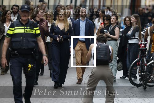 Amsterdam 17 april 2027
Prinses Amalia bezoekt op uitnodiging van Burgemeester Femke Halsema diverse plekken in Amsterdam waaronder os de Zeedijk / wallen .