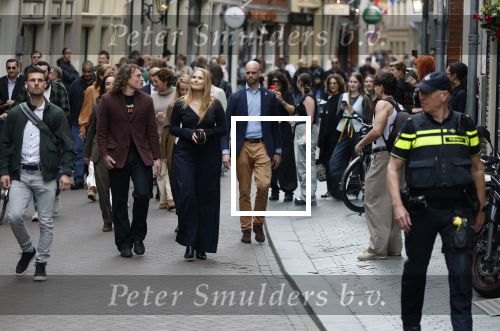 Amsterdam 17 april 2027
Prinses Amalia bezoekt op uitnodiging van Burgemeester Femke Halsema diverse plekken in Amsterdam waaronder os de Zeedijk / wallen .