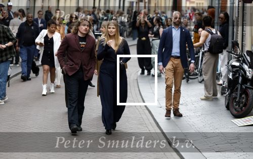 Amsterdam 17 april 2027
Prinses Amalia bezoekt op uitnodiging van Burgemeester Femke Halsema diverse plekken in Amsterdam waaronder os de Zeedijk / wallen .