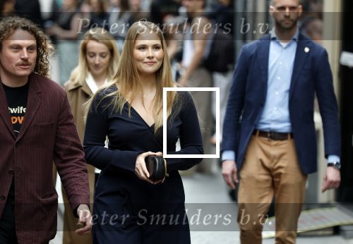 Amsterdam 17 april 2027
Prinses Amalia bezoekt op uitnodiging van Burgemeester Femke Halsema diverse plekken in Amsterdam waaronder os de Zeedijk / wallen .