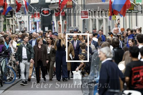 Amsterdam 17 april 2027
Prinses Amalia bezoekt op uitnodiging van Burgemeester Femke Halsema diverse plekken in Amsterdam waaronder os de Zeedijk / wallen .
