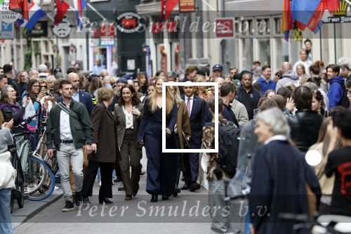 Amsterdam 17 april 2027
Prinses Amalia bezoekt op uitnodiging van Burgemeester Femke Halsema diverse plekken in Amsterdam waaronder os de Zeedijk / wallen .