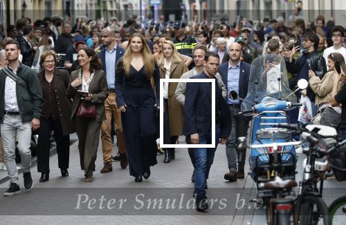 Amsterdam 17 april 2027
Prinses Amalia bezoekt op uitnodiging van Burgemeester Femke Halsema diverse plekken in Amsterdam waaronder os de Zeedijk / wallen .