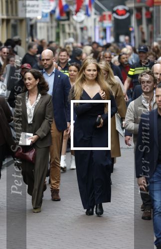 Amsterdam 17 april 2027
Prinses Amalia bezoekt op uitnodiging van Burgemeester Femke Halsema diverse plekken in Amsterdam waaronder os de Zeedijk / wallen .