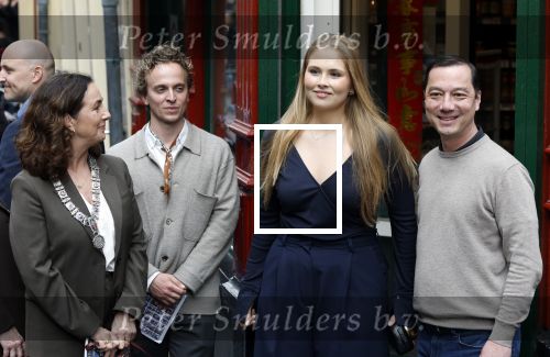 Amsterdam 17 april 2027
Prinses Amalia bezoekt op uitnodiging van Burgemeester Femke Halsema diverse plekken in Amsterdam waaronder os de Zeedijk / wallen .