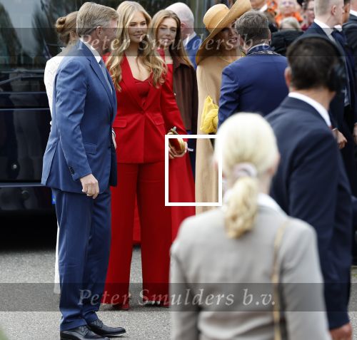 Dokkum 27 april 2026
Koningsdag is dit jaar in Dokkum . Namens de koninklijke familie zijn aanwezig : Koning Willem Alexander Koningin Maxima Prinses Amalia Prinses Alexia Prinses Ariane Prins Constantijn Prinses Laurentien Prins Maurits Prinses Marilene Prins Bernhard Prins Floris Prinses Aimee Prins Pieter Christiaan en Prinses Anita .