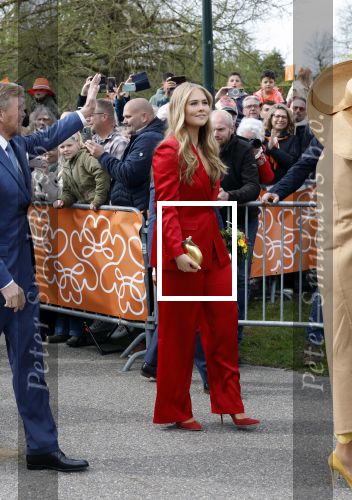 Dokkum 27 april 2026
Koningsdag is dit jaar in Dokkum . Namens de koninklijke familie zijn aanwezig : Koning Willem Alexander Koningin Maxima Prinses Amalia Prinses Alexia Prinses Ariane Prins Constantijn Prinses Laurentien Prins Maurits Prinses Marilene Prins Bernhard Prins Floris Prinses Aimee Prins Pieter Christiaan en Prinses Anita .