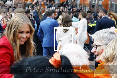 Dokkum 27 april 2026
Koningsdag is dit jaar in Dokkum . Namens de koninklijke familie zijn aanwezig : Koning Willem Alexander Koningin Maxima Prinses Amalia Prinses Alexia Prinses Ariane Prins Constantijn Prinses Laurentien Prins Maurits Prinses Marilene Prins Bernhard Prins Floris Prinses Aimee Prins Pieter Christiaan en Prinses Anita .