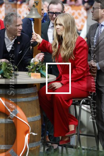 Dokkum 27 april 2026
Koningsdag is dit jaar in Dokkum . Namens de koninklijke familie zijn aanwezig : Koning Willem Alexander Koningin Maxima Prinses Amalia Prinses Alexia Prinses Ariane Prins Constantijn Prinses Laurentien Prins Maurits Prinses Marilene Prins Bernhard Prins Floris Prinses Aimee Prins Pieter Christiaan en Prinses Anita .