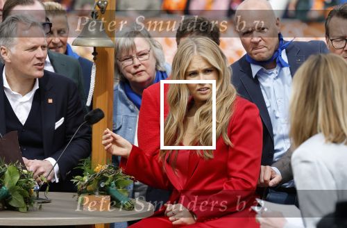 Dokkum 27 april 2026
Koningsdag is dit jaar in Dokkum . Namens de koninklijke familie zijn aanwezig : Koning Willem Alexander Koningin Maxima Prinses Amalia Prinses Alexia Prinses Ariane Prins Constantijn Prinses Laurentien Prins Maurits Prinses Marilene Prins Bernhard Prins Floris Prinses Aimee Prins Pieter Christiaan en Prinses Anita .