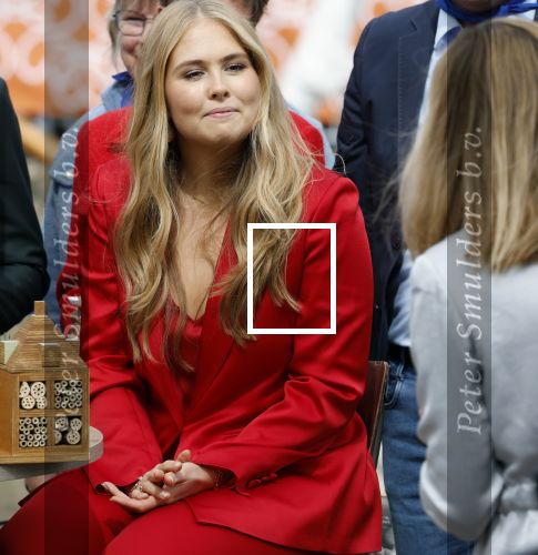 Dokkum 27 april 2026
Koningsdag is dit jaar in Dokkum . Namens de koninklijke familie zijn aanwezig : Koning Willem Alexander Koningin Maxima Prinses Amalia Prinses Alexia Prinses Ariane Prins Constantijn Prinses Laurentien Prins Maurits Prinses Marilene Prins Bernhard Prins Floris Prinses Aimee Prins Pieter Christiaan en Prinses Anita .