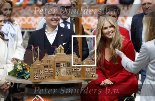 Dokkum 27 april 2026
Koningsdag is dit jaar in Dokkum . Namens de koninklijke familie zijn aanwezig : Koning Willem Alexander Koningin Maxima Prinses Amalia Prinses Alexia Prinses Ariane Prins Constantijn Prinses Laurentien Prins Maurits Prinses Marilene Prins Bernhard Prins Floris Prinses Aimee Prins Pieter Christiaan en Prinses Anita .