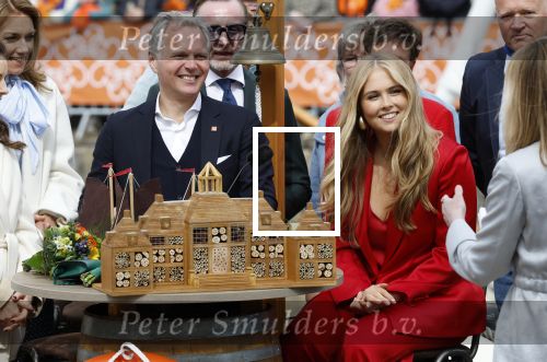 Dokkum 27 april 2026
Koningsdag is dit jaar in Dokkum . Namens de koninklijke familie zijn aanwezig : Koning Willem Alexander Koningin Maxima Prinses Amalia Prinses Alexia Prinses Ariane Prins Constantijn Prinses Laurentien Prins Maurits Prinses Marilene Prins Bernhard Prins Floris Prinses Aimee Prins Pieter Christiaan en Prinses Anita .