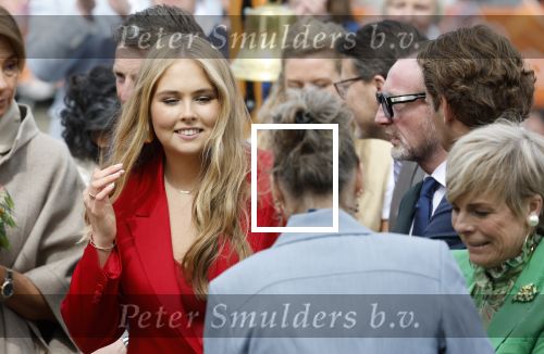 Dokkum 27 april 2026
Koningsdag is dit jaar in Dokkum . Namens de koninklijke familie zijn aanwezig : Koning Willem Alexander Koningin Maxima Prinses Amalia Prinses Alexia Prinses Ariane Prins Constantijn Prinses Laurentien Prins Maurits Prinses Marilene Prins Bernhard Prins Floris Prinses Aimee Prins Pieter Christiaan en Prinses Anita .