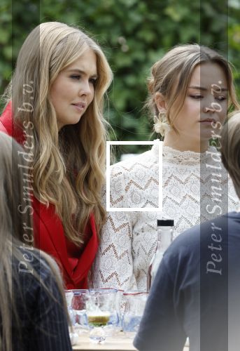 Dokkum 27 april 2026
Koningsdag is dit jaar in Dokkum . Namens de koninklijke familie zijn aanwezig : Koning Willem Alexander Koningin Maxima Prinses Amalia Prinses Alexia Prinses Ariane Prins Constantijn Prinses Laurentien Prins Maurits Prinses Marilene Prins Bernhard Prins Floris Prinses Aimee Prins Pieter Christiaan en Prinses Anita .