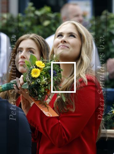 Dokkum 27 april 2026
Koningsdag is dit jaar in Dokkum . Namens de koninklijke familie zijn aanwezig : Koning Willem Alexander Koningin Maxima Prinses Amalia Prinses Alexia Prinses Ariane Prins Constantijn Prinses Laurentien Prins Maurits Prinses Marilene Prins Bernhard Prins Floris Prinses Aimee Prins Pieter Christiaan en Prinses Anita .