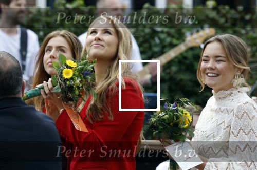 Dokkum 27 april 2026
Koningsdag is dit jaar in Dokkum . Namens de koninklijke familie zijn aanwezig : Koning Willem Alexander Koningin Maxima Prinses Amalia Prinses Alexia Prinses Ariane Prins Constantijn Prinses Laurentien Prins Maurits Prinses Marilene Prins Bernhard Prins Floris Prinses Aimee Prins Pieter Christiaan en Prinses Anita .