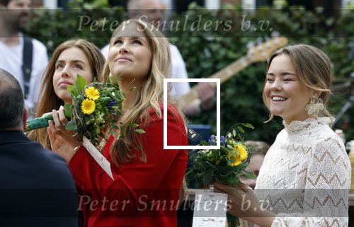 Dokkum 27 april 2026
Koningsdag is dit jaar in Dokkum . Namens de koninklijke familie zijn aanwezig : Koning Willem Alexander Koningin Maxima Prinses Amalia Prinses Alexia Prinses Ariane Prins Constantijn Prinses Laurentien Prins Maurits Prinses Marilene Prins Bernhard Prins Floris Prinses Aimee Prins Pieter Christiaan en Prinses Anita .