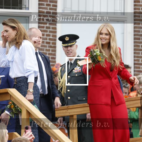 Dokkum 27 april 2026
Koningsdag is dit jaar in Dokkum . Namens de koninklijke familie zijn aanwezig : Koning Willem Alexander Koningin Maxima Prinses Amalia Prinses Alexia Prinses Ariane Prins Constantijn Prinses Laurentien Prins Maurits Prinses Marilene Prins Bernhard Prins Floris Prinses Aimee Prins Pieter Christiaan en Prinses Anita .