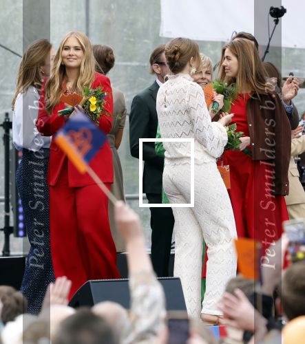Dokkum 27 april 2026
Koningsdag is dit jaar in Dokkum . Namens de koninklijke familie zijn aanwezig : Koning Willem Alexander Koningin Maxima Prinses Amalia Prinses Alexia Prinses Ariane Prins Constantijn Prinses Laurentien Prins Maurits Prinses Marilene Prins Bernhard Prins Floris Prinses Aimee Prins Pieter Christiaan en Prinses Anita .