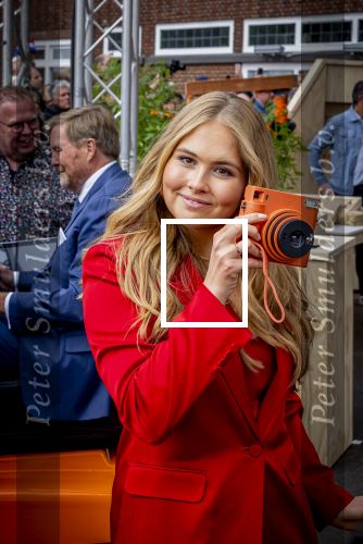 Dokkum 27 april 2026
Koningsdag is dit jaar in Dokkum . Namens de koninklijke familie zijn aanwezig : Koning Willem Alexander Koningin Maxima Prinses Amalia Prinses Alexia Prinses Ariane Prins Constantijn Prinses Laurentien Prins Maurits Prinses Marilene Prins Bernhard Prins Floris Prinses Aimee Prins Pieter Christiaan en Prinses Anita .