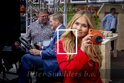 Dokkum 27 april 2026
Koningsdag is dit jaar in Dokkum . Namens de koninklijke familie zijn aanwezig : Koning Willem Alexander Koningin Maxima Prinses Amalia Prinses Alexia Prinses Ariane Prins Constantijn Prinses Laurentien Prins Maurits Prinses Marilene Prins Bernhard Prins Floris Prinses Aimee Prins Pieter Christiaan en Prinses Anita .