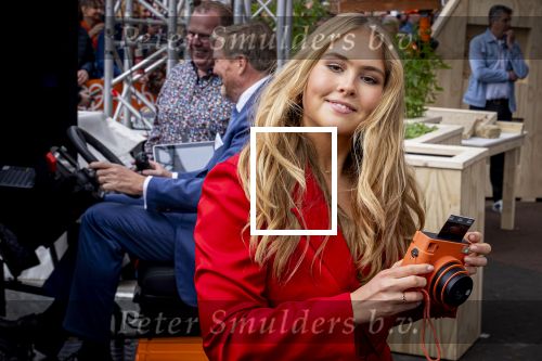 Dokkum 27 april 2026
Koningsdag is dit jaar in Dokkum . Namens de koninklijke familie zijn aanwezig : Koning Willem Alexander Koningin Maxima Prinses Amalia Prinses Alexia Prinses Ariane Prins Constantijn Prinses Laurentien Prins Maurits Prinses Marilene Prins Bernhard Prins Floris Prinses Aimee Prins Pieter Christiaan en Prinses Anita .