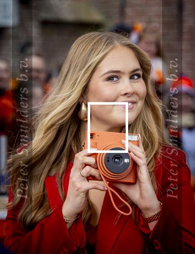 Dokkum 27 april 2026
Koningsdag is dit jaar in Dokkum . Namens de koninklijke familie zijn aanwezig : Koning Willem Alexander Koningin Maxima Prinses Amalia Prinses Alexia Prinses Ariane Prins Constantijn Prinses Laurentien Prins Maurits Prinses Marilene Prins Bernhard Prins Floris Prinses Aimee Prins Pieter Christiaan en Prinses Anita .