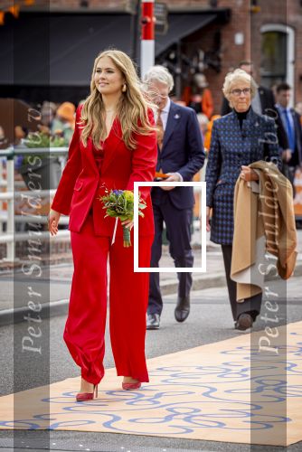 Dokkum 27 april 2026
Koningsdag is dit jaar in Dokkum . Namens de koninklijke familie zijn aanwezig : Koning Willem Alexander Koningin Maxima Prinses Amalia Prinses Alexia Prinses Ariane Prins Constantijn Prinses Laurentien Prins Maurits Prinses Marilene Prins Bernhard Prins Floris Prinses Aimee Prins Pieter Christiaan en Prinses Anita .