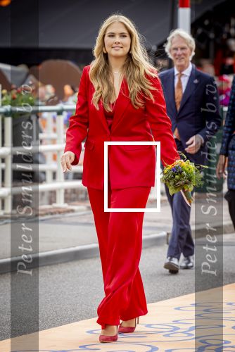 Dokkum 27 april 2026
Koningsdag is dit jaar in Dokkum . Namens de koninklijke familie zijn aanwezig : Koning Willem Alexander Koningin Maxima Prinses Amalia Prinses Alexia Prinses Ariane Prins Constantijn Prinses Laurentien Prins Maurits Prinses Marilene Prins Bernhard Prins Floris Prinses Aimee Prins Pieter Christiaan en Prinses Anita .