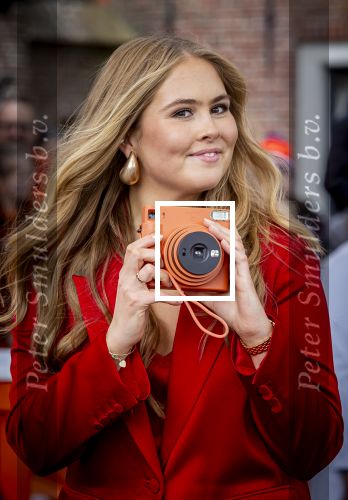 Dokkum 27 april 2026
Koningsdag is dit jaar in Dokkum . Namens de koninklijke familie zijn aanwezig : Koning Willem Alexander Koningin Maxima Prinses Amalia Prinses Alexia Prinses Ariane Prins Constantijn Prinses Laurentien Prins Maurits Prinses Marilene Prins Bernhard Prins Floris Prinses Aimee Prins Pieter Christiaan en Prinses Anita .