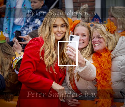 Dokkum 27 april 2026
Koningsdag is dit jaar in Dokkum . Namens de koninklijke familie zijn aanwezig : Koning Willem Alexander Koningin Maxima Prinses Amalia Prinses Alexia Prinses Ariane Prins Constantijn Prinses Laurentien Prins Maurits Prinses Marilene Prins Bernhard Prins Floris Prinses Aimee Prins Pieter Christiaan en Prinses Anita .
