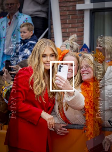 Dokkum 27 april 2026
Koningsdag is dit jaar in Dokkum . Namens de koninklijke familie zijn aanwezig : Koning Willem Alexander Koningin Maxima Prinses Amalia Prinses Alexia Prinses Ariane Prins Constantijn Prinses Laurentien Prins Maurits Prinses Marilene Prins Bernhard Prins Floris Prinses Aimee Prins Pieter Christiaan en Prinses Anita .