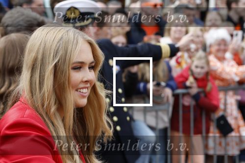 Dokkum 27 april 2026
Koningsdag is dit jaar in Dokkum . Namens de koninklijke familie zijn aanwezig : Koning Willem Alexander Koningin Maxima Prinses Amalia Prinses Alexia Prinses Ariane Prins Constantijn Prinses Laurentien Prins Maurits Prinses Marilene Prins Bernhard Prins Floris Prinses Aimee Prins Pieter Christiaan en Prinses Anita .